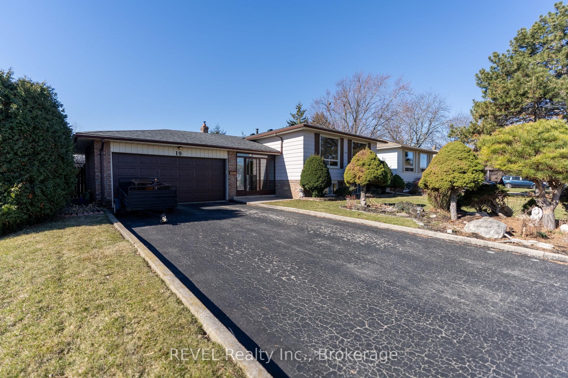 19 Lynwood Drive photo 3