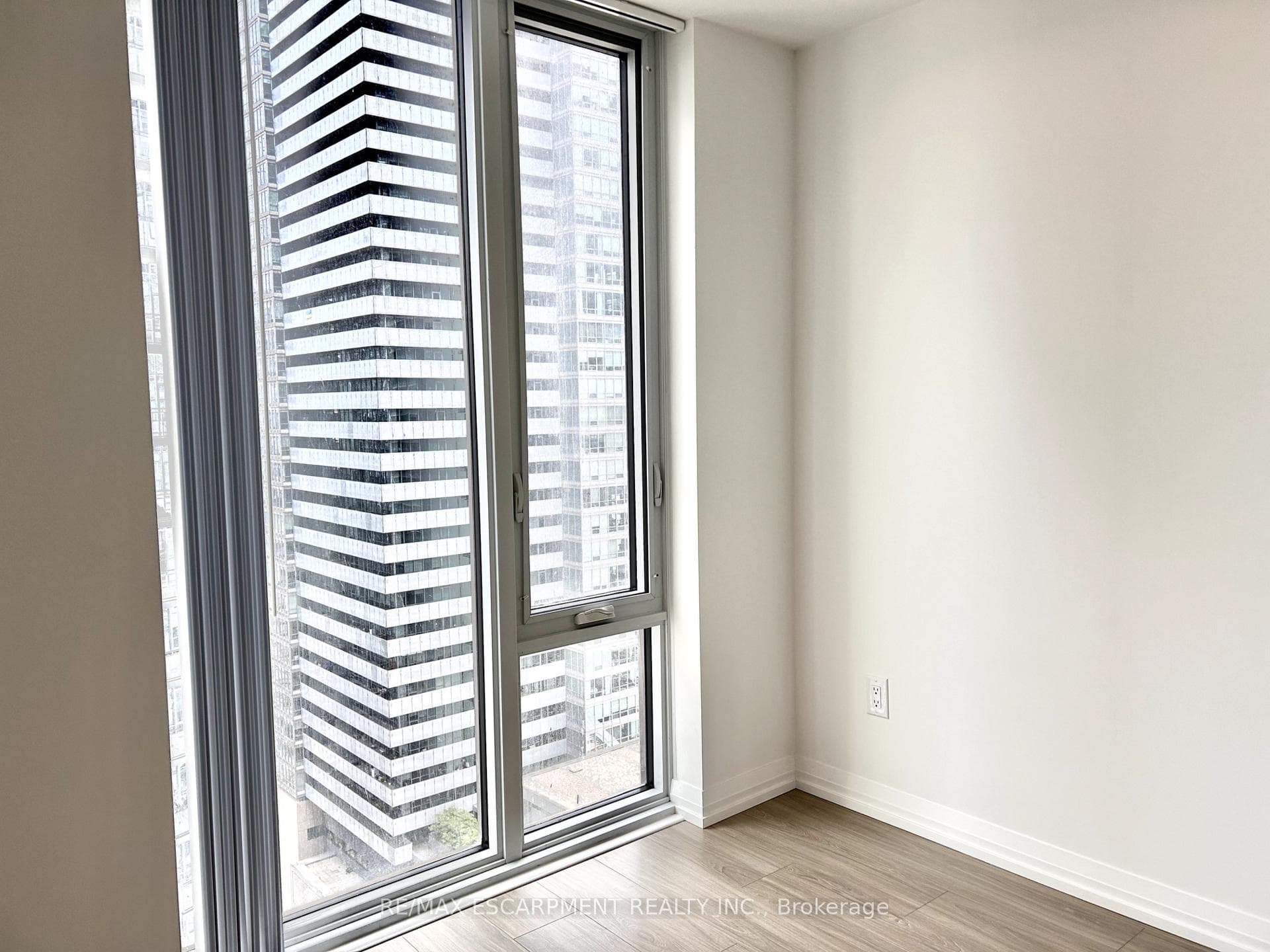 8 Widmer Street Unit 2805 photo 12