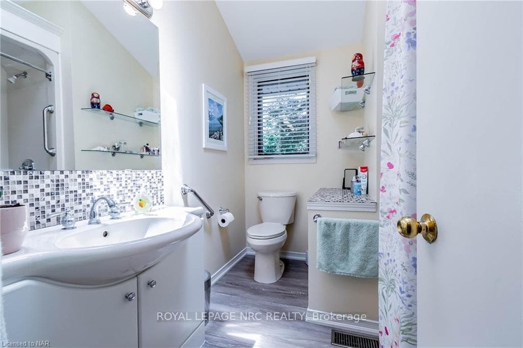80 ROYAL MANOR DR Drive photo 20
