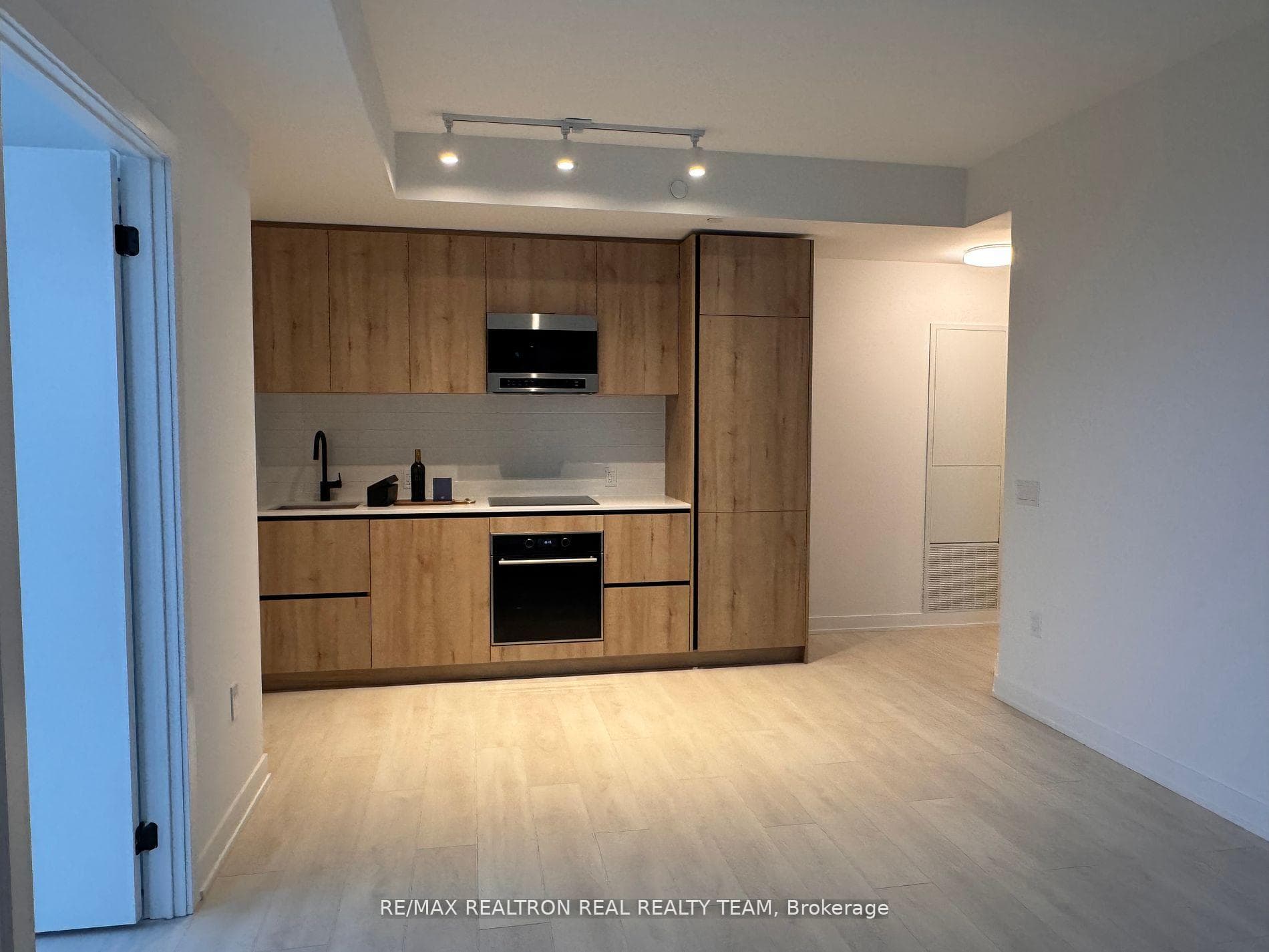 127 Broadway Avenue Unit 1709 photo 1