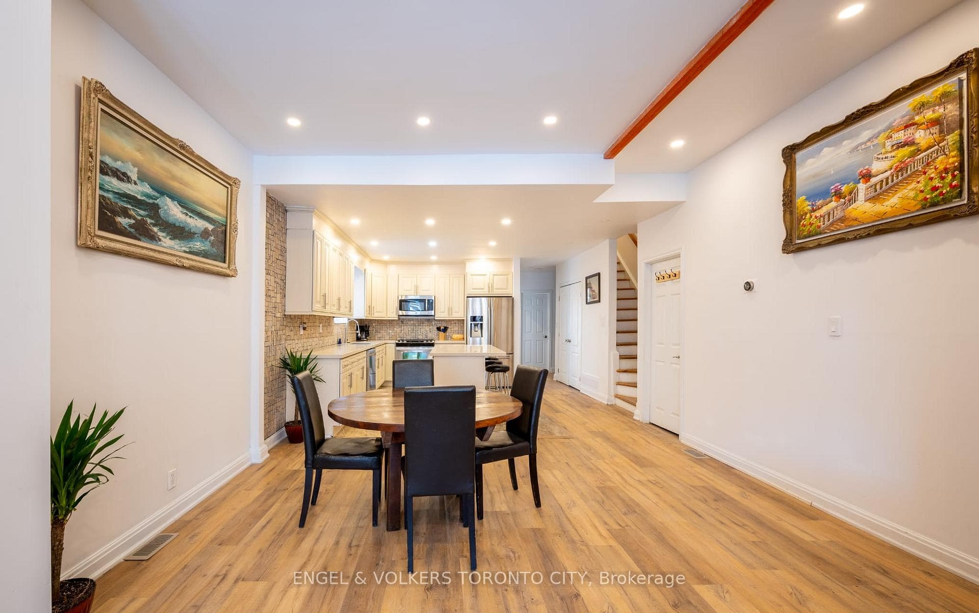 298 Seaton Street photo 8