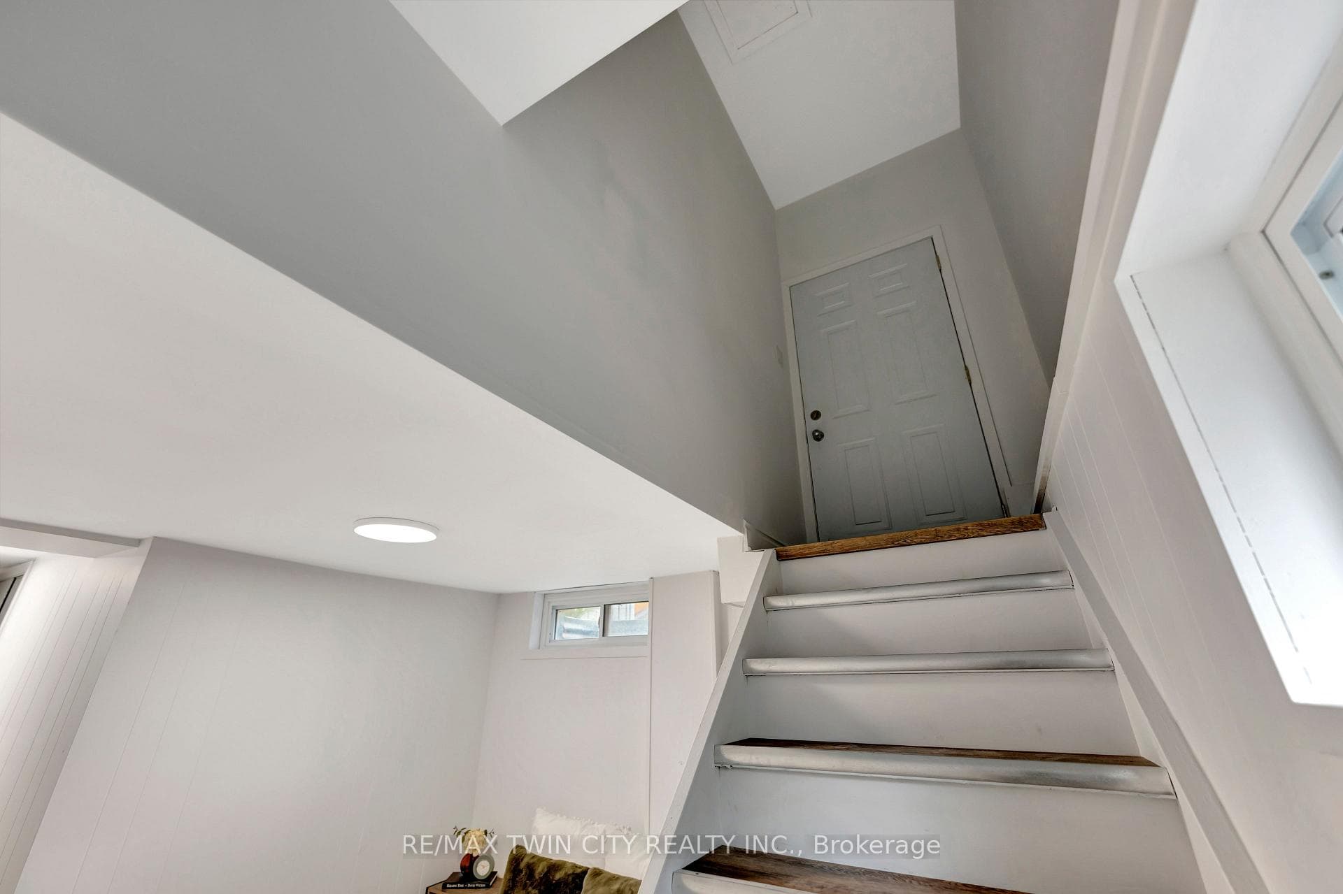 80 Morton Avenue photo 31