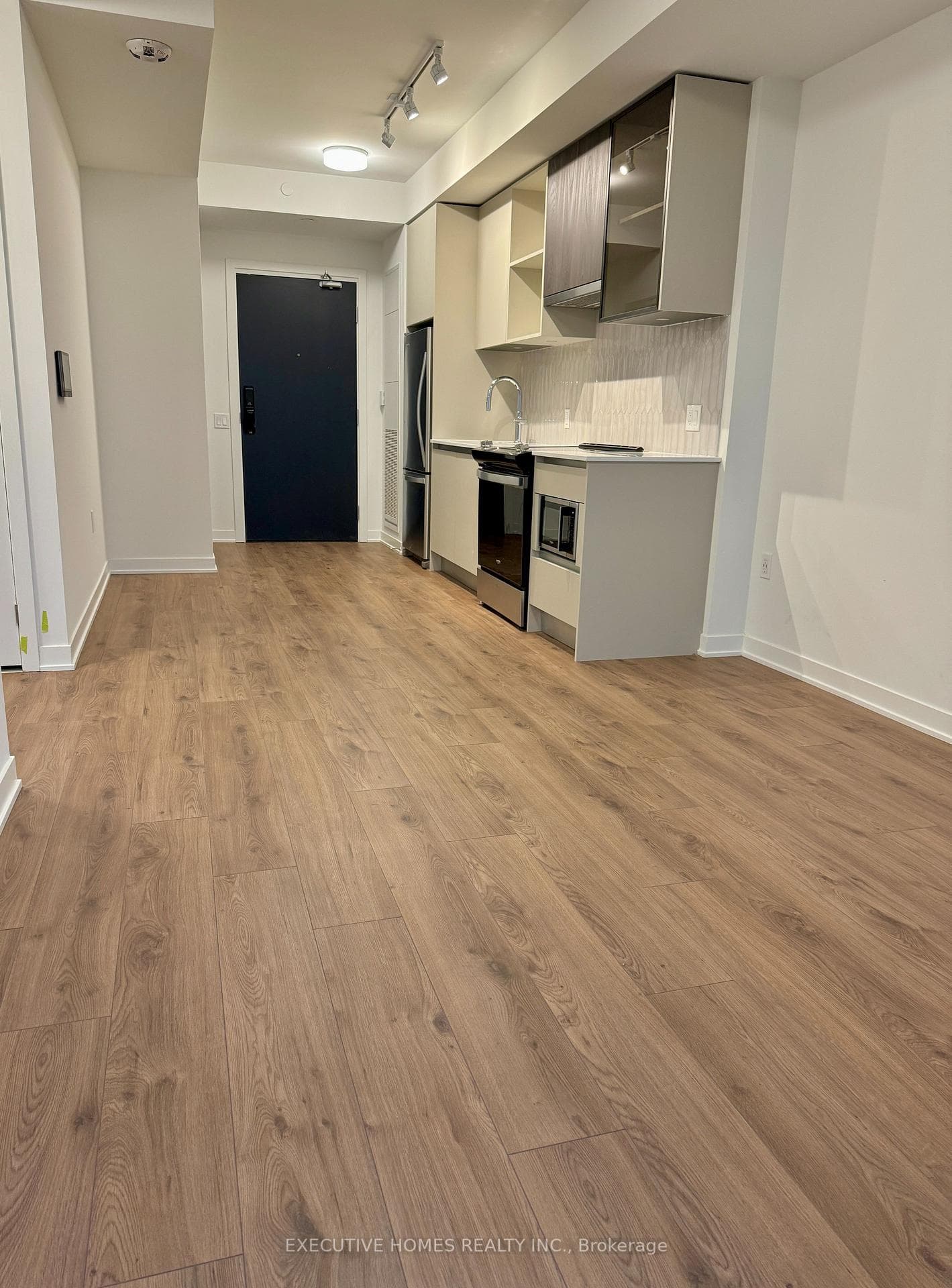395 Dundas Street Unit 629 photo 7