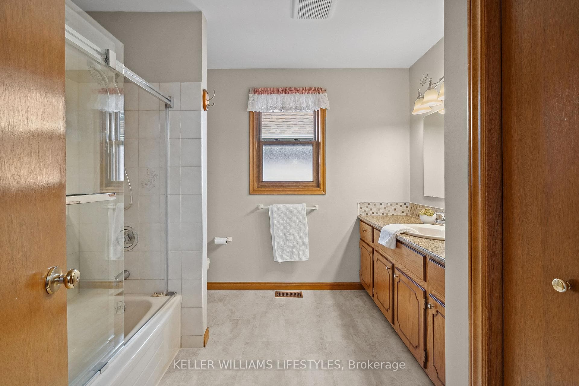 437 Drury Lane photo 19