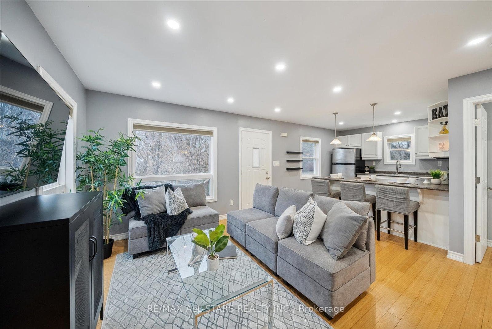 277 Lakeview Boulevard photo 2