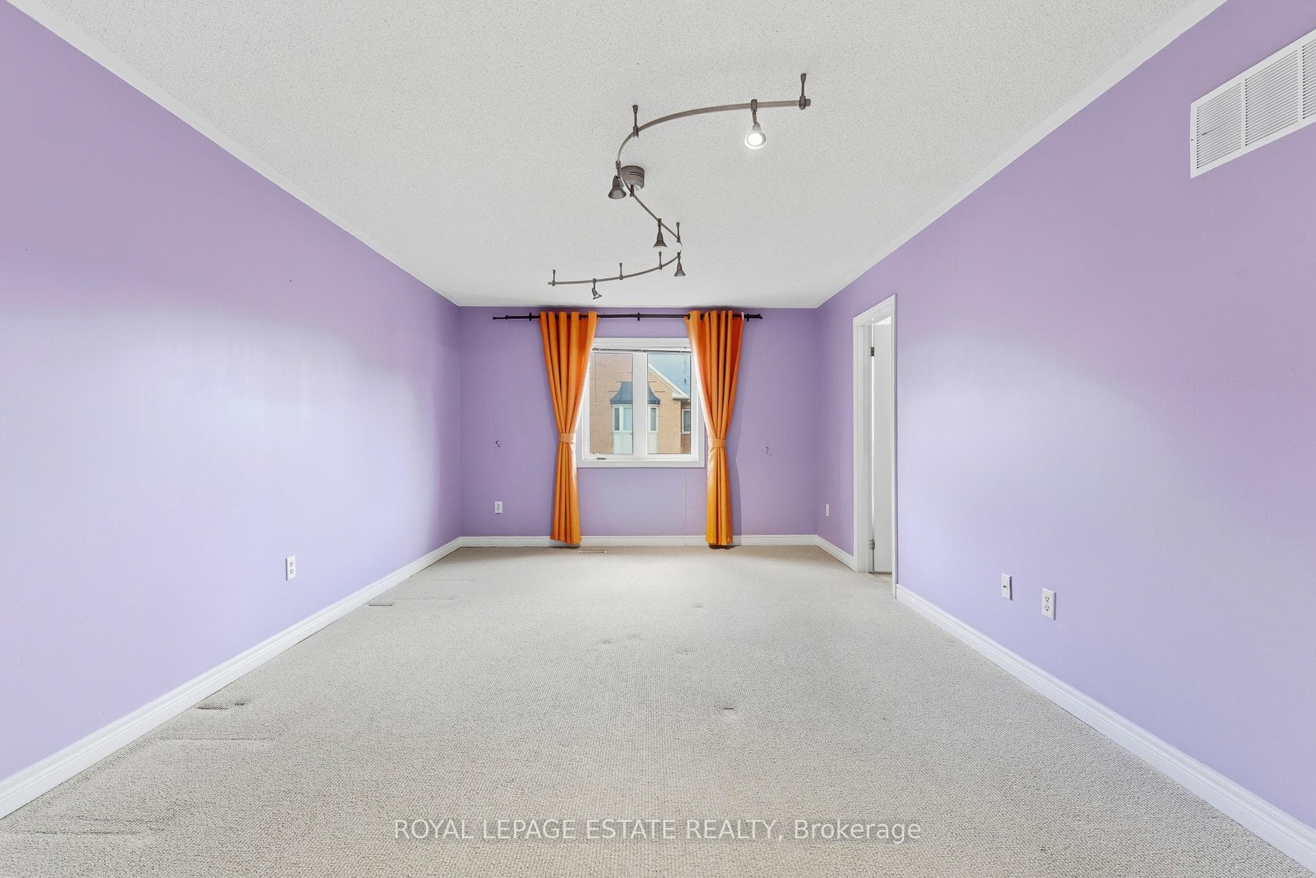 8 Venture Avenue photo 20