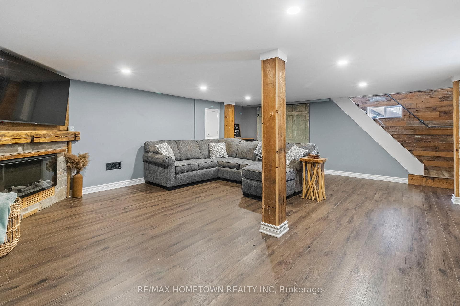 657 East Street photo 18