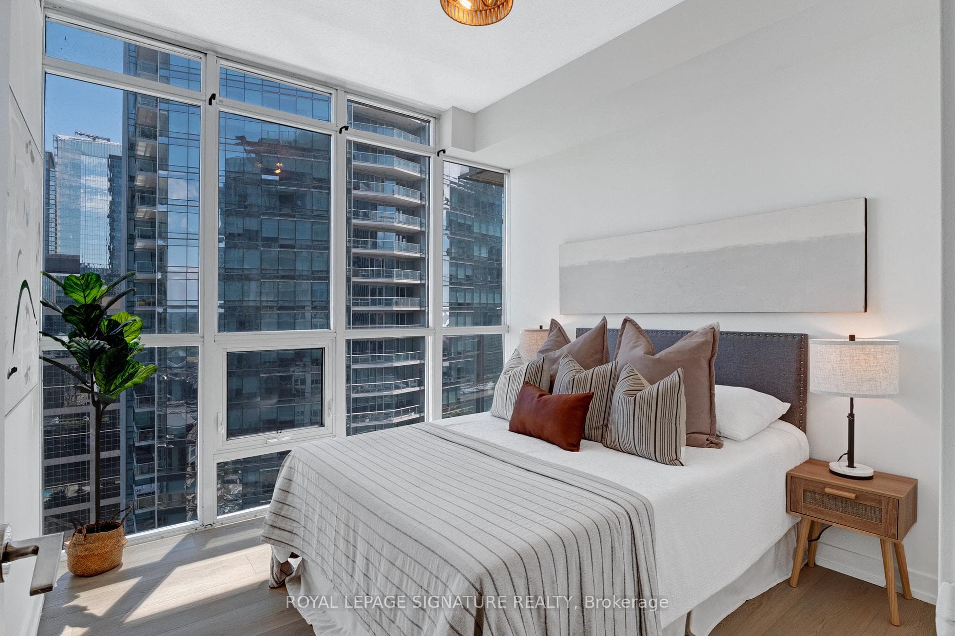 126 Simcoe Street Unit 2507 photo 15