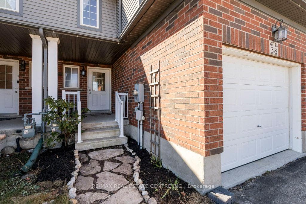 38 Featherstone Street photo 3
