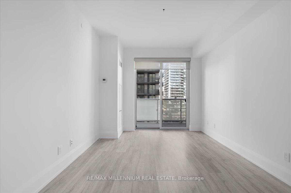 101 Erskine Avenue Unit 1105 photo 11