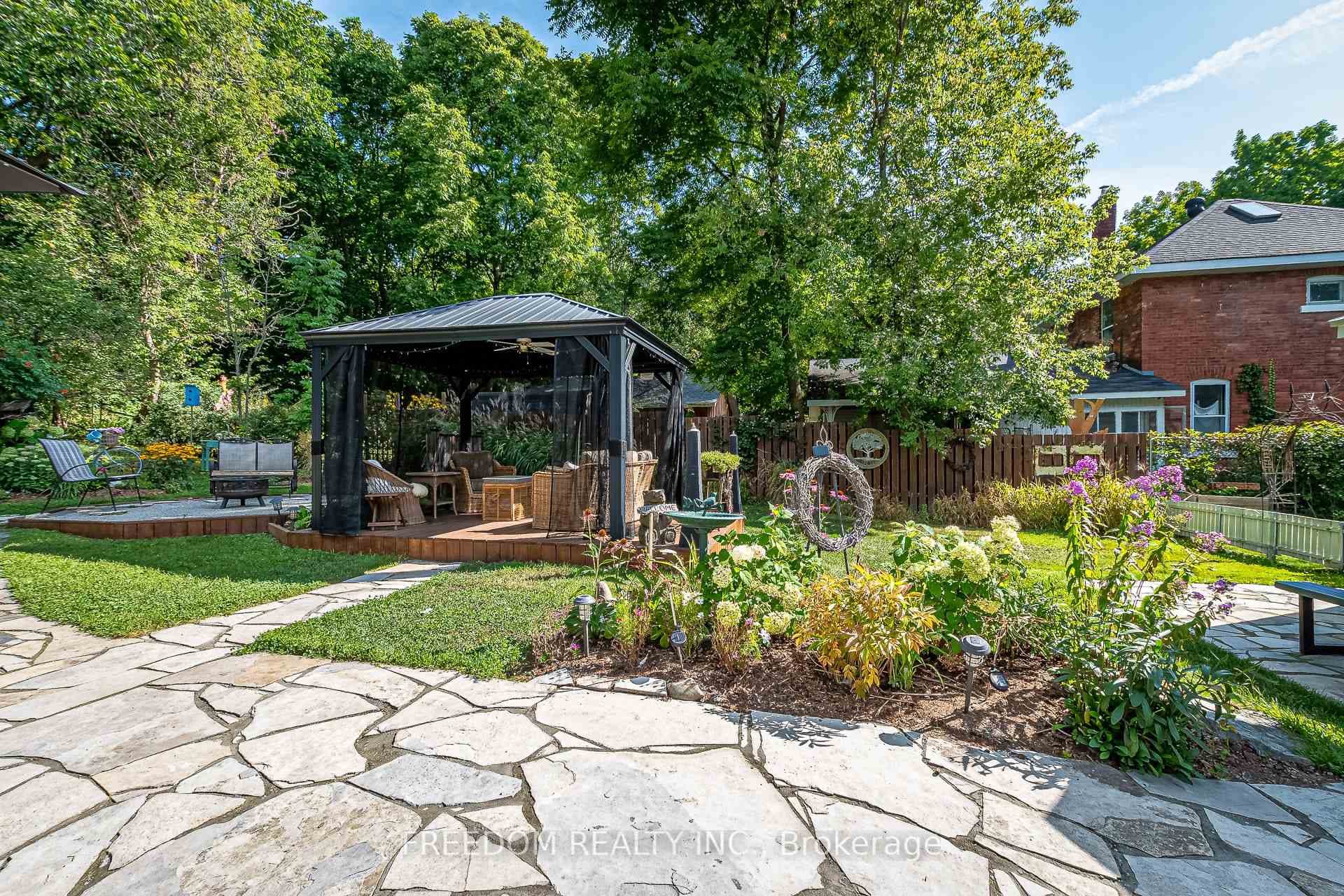 250 Harvey Street photo 5