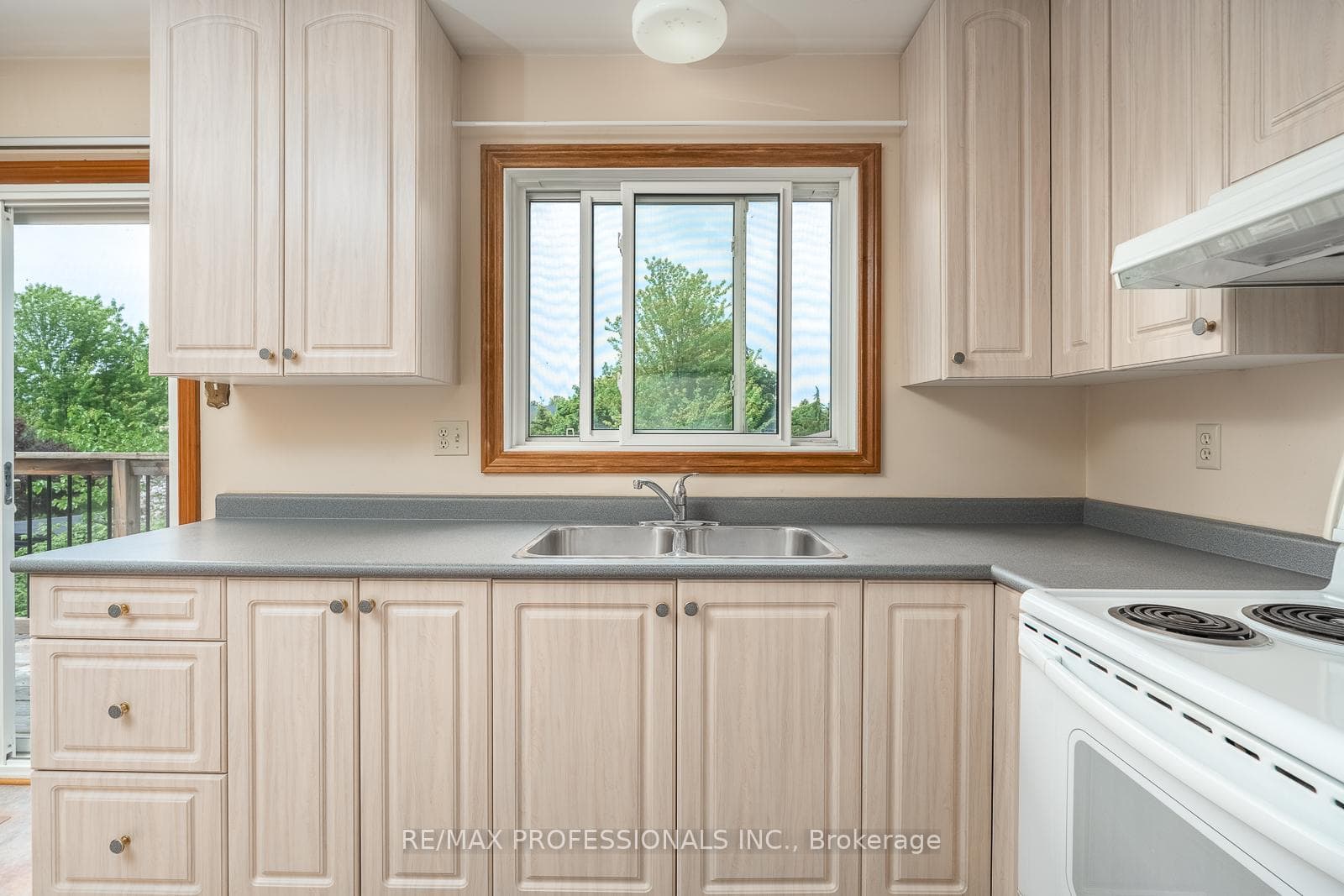 24 Hawkstone Crescent photo 17