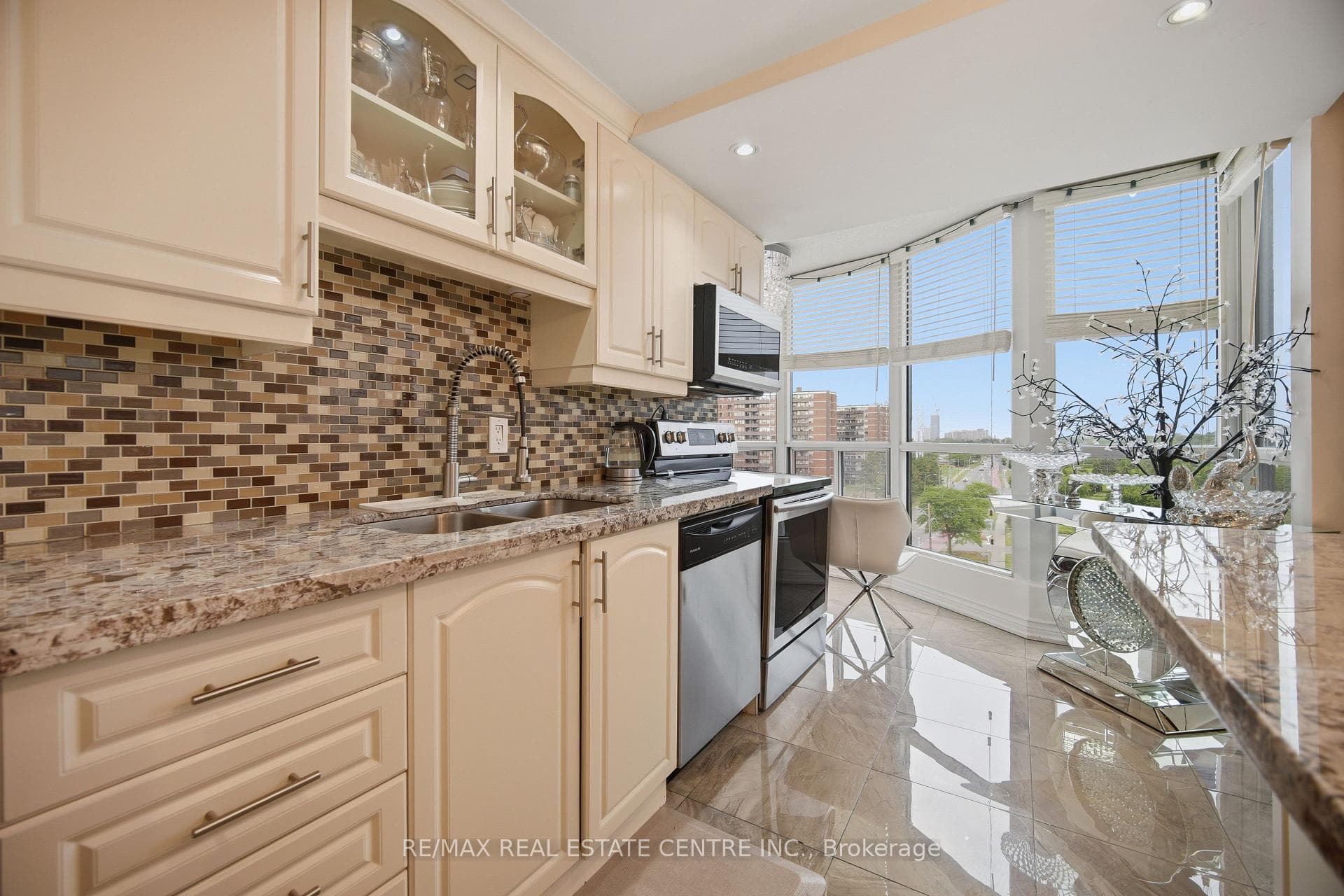 1470 Midland Avenue Unit 718 photo 15