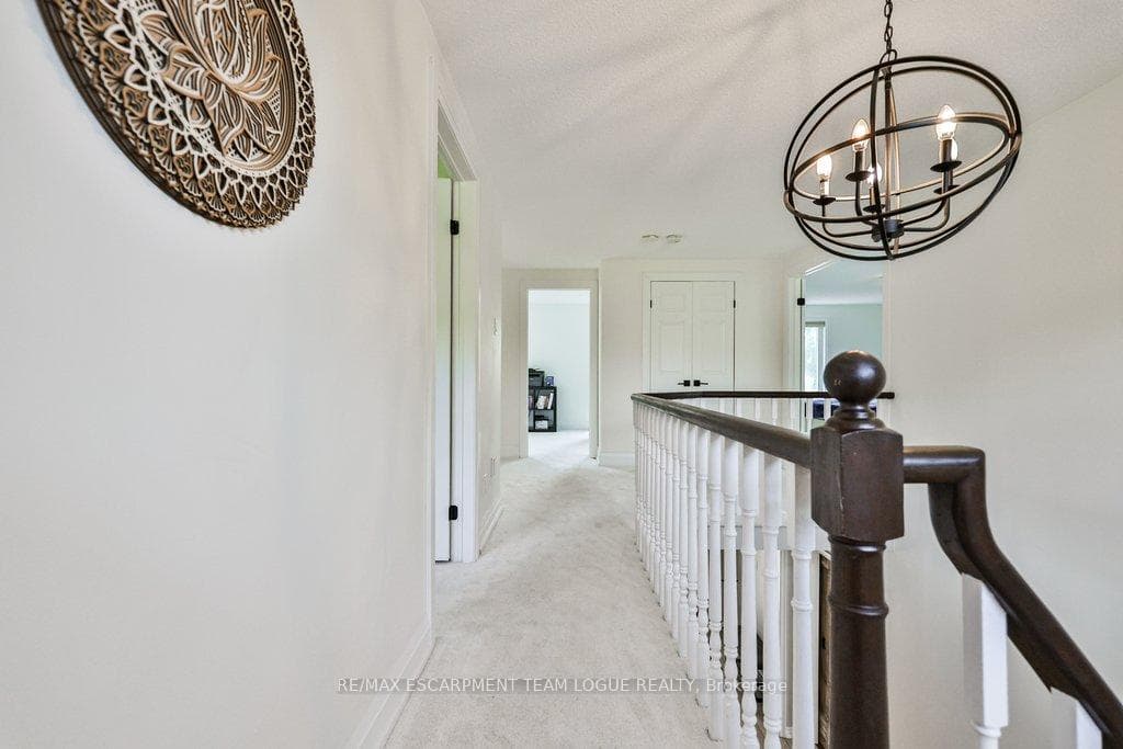 2060 Parklane Crescent photo 24