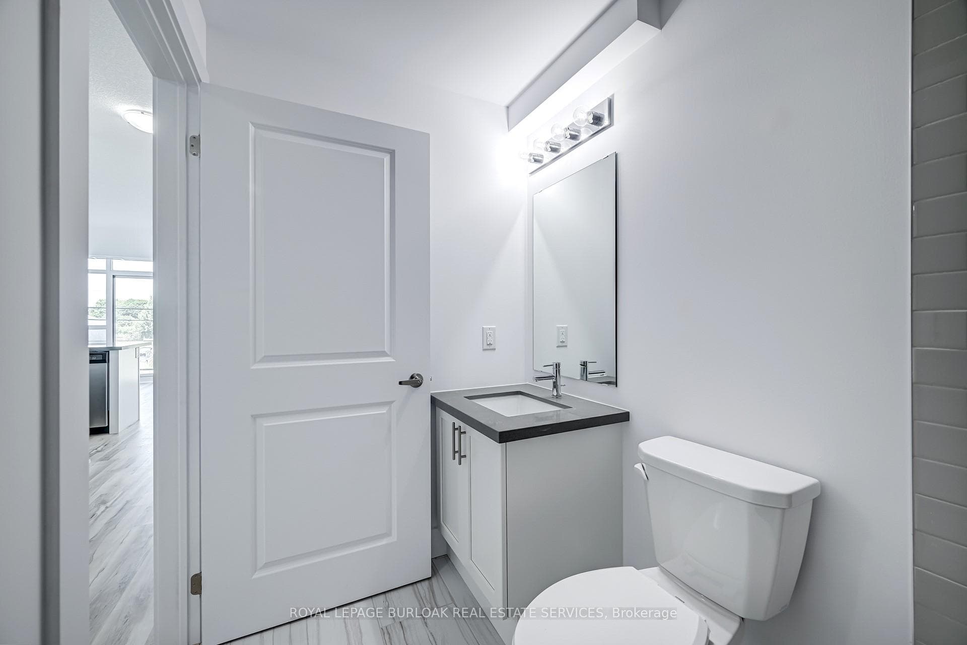 450 Dundas Street Unit 204 photo 17