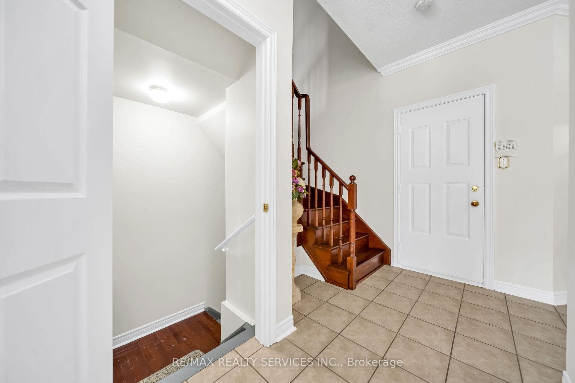 82 Footbridge Crescent photo 34