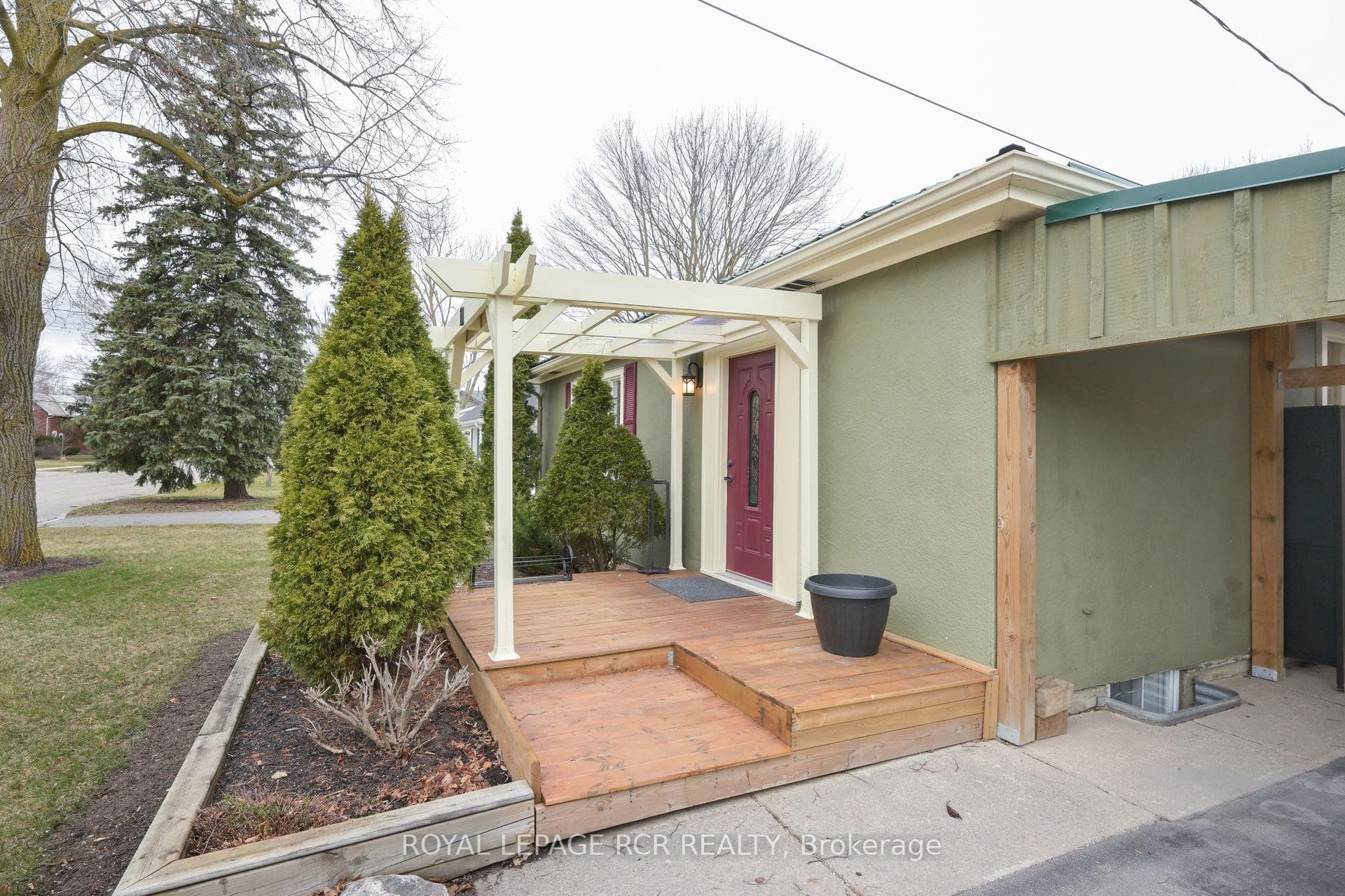 111 Paris Street photo 3