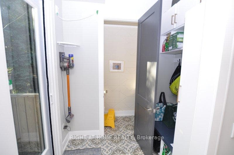 84 Wiley Avenue Unit Main photo 8