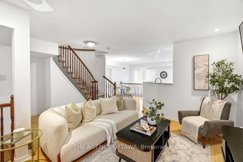 555 Aberfoyle Circle photo 8