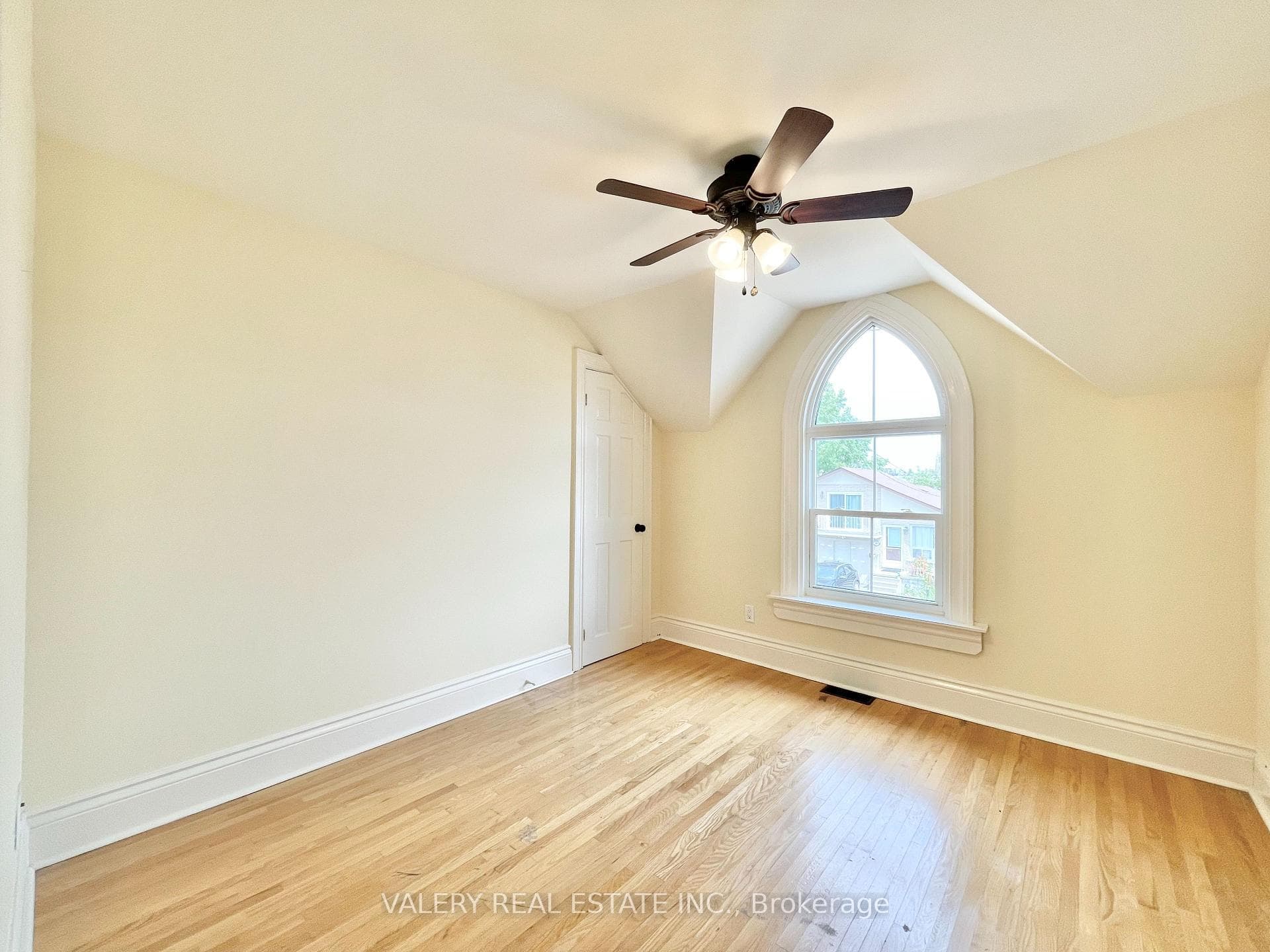 92 Nassau Street Unit Main photo 8
