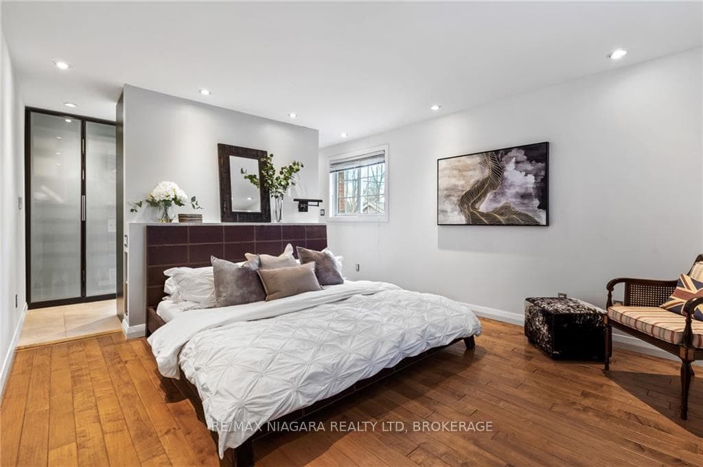 305 John Street photo 26