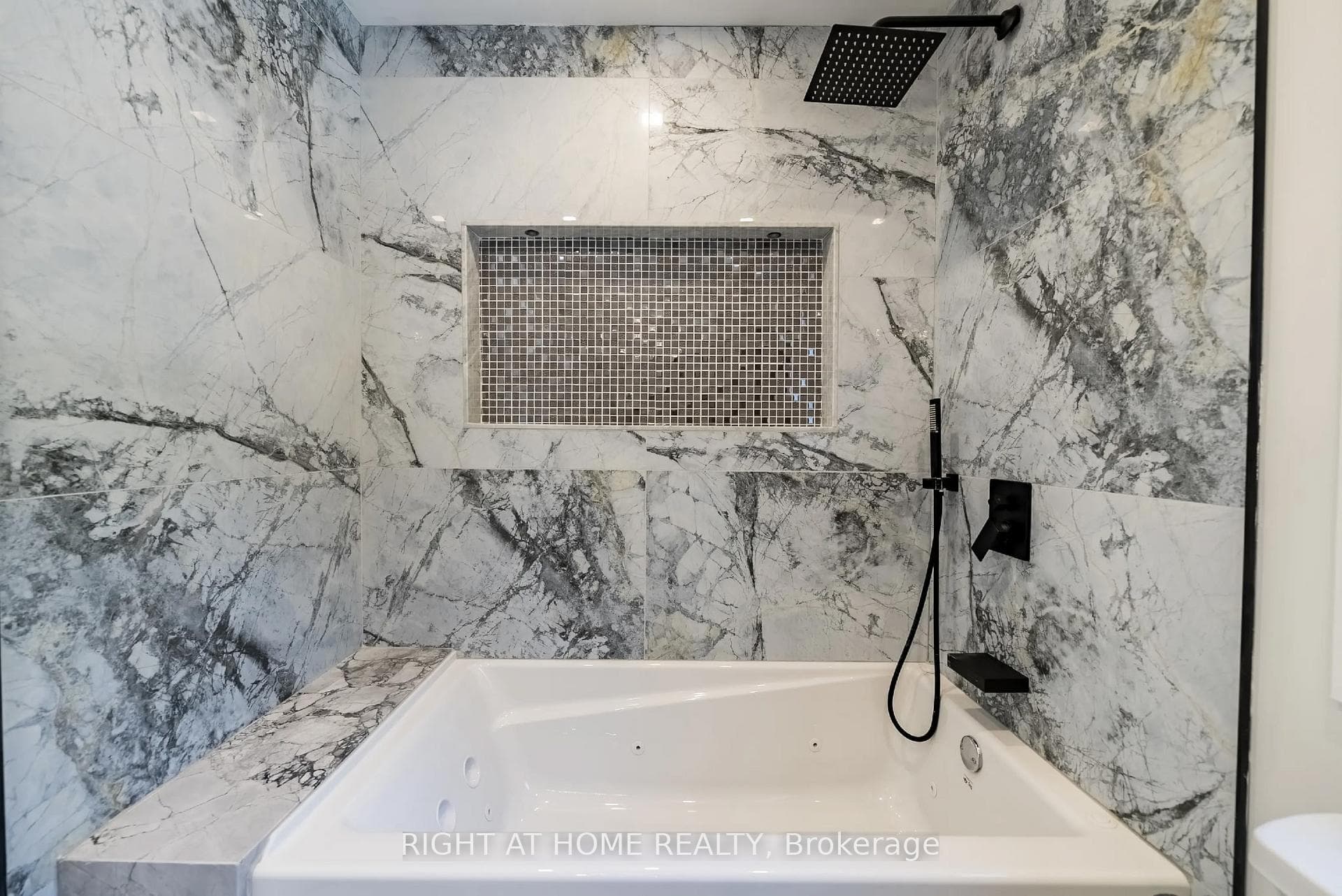 215 Bayview Avenue photo 43