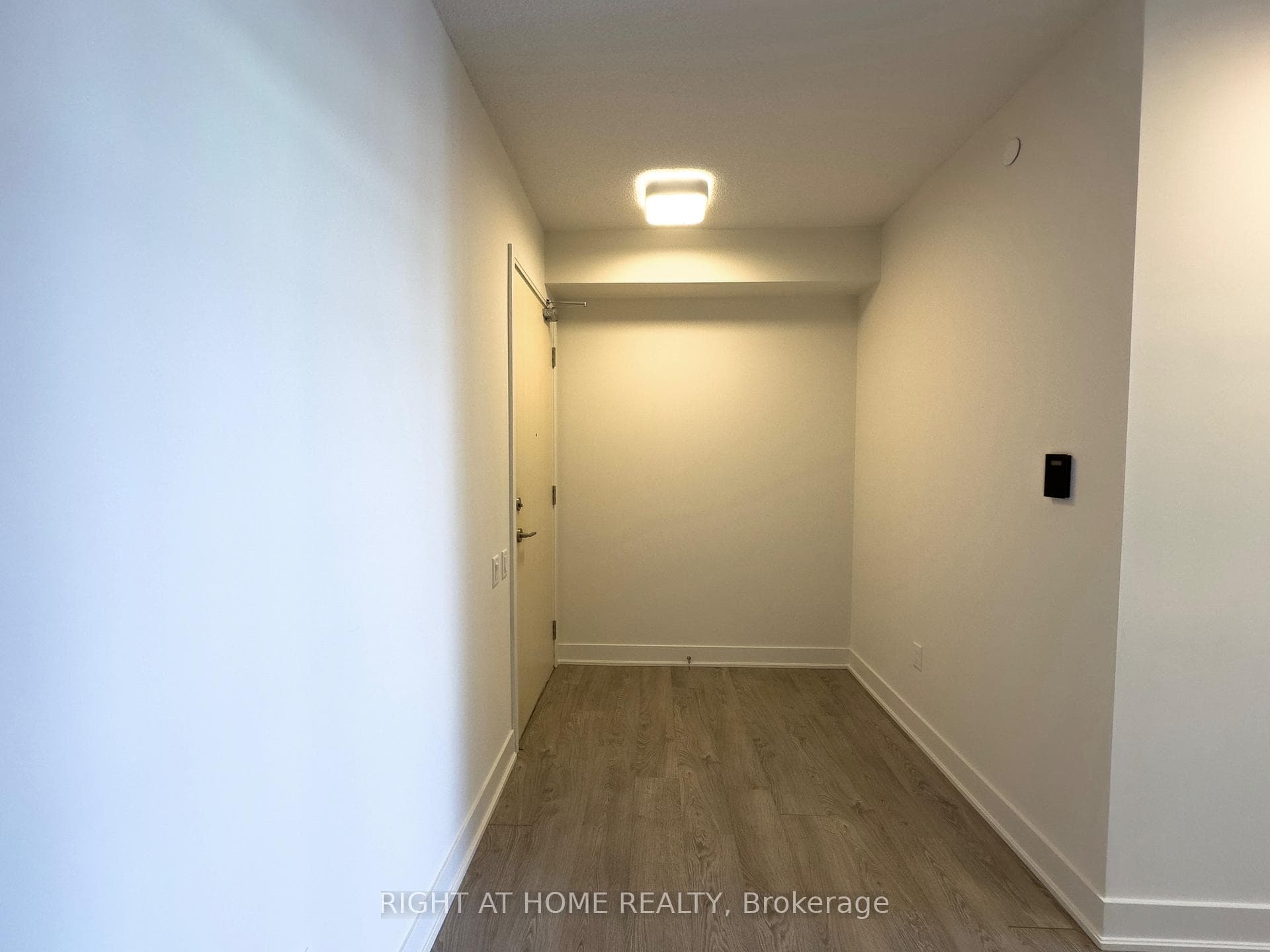 30 Roehampton Avenue Unit 3208 photo 3