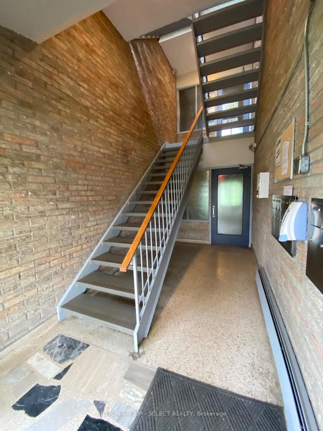 625 Wonderland Road Unit 11 photo 3