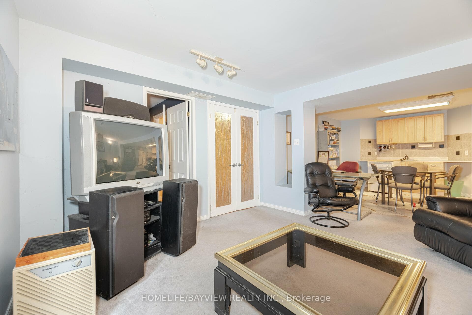 250 Laurentian Boulevard photo 31