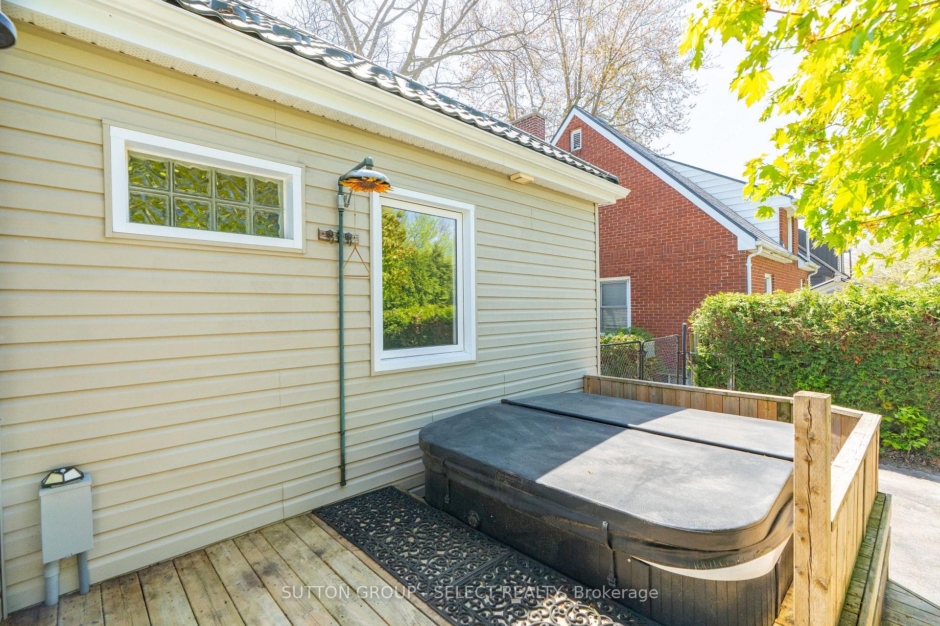 1242 Brydges Street photo 31