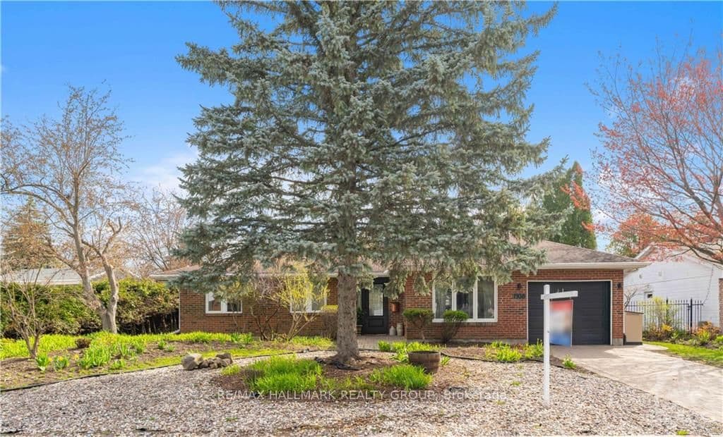 1938 MULBERRY Crescent photo 2