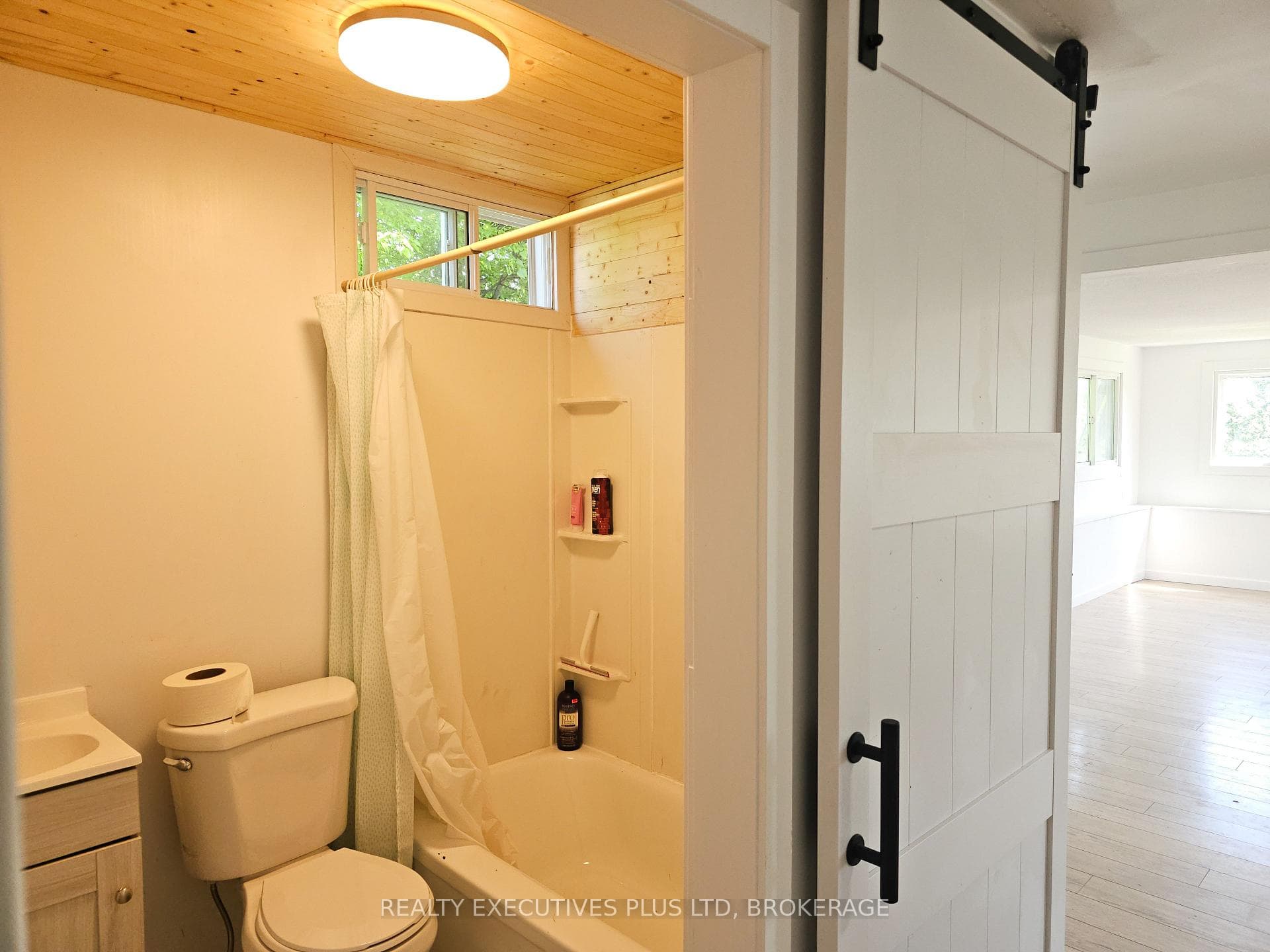 4pcs bath on 2nd floor unit