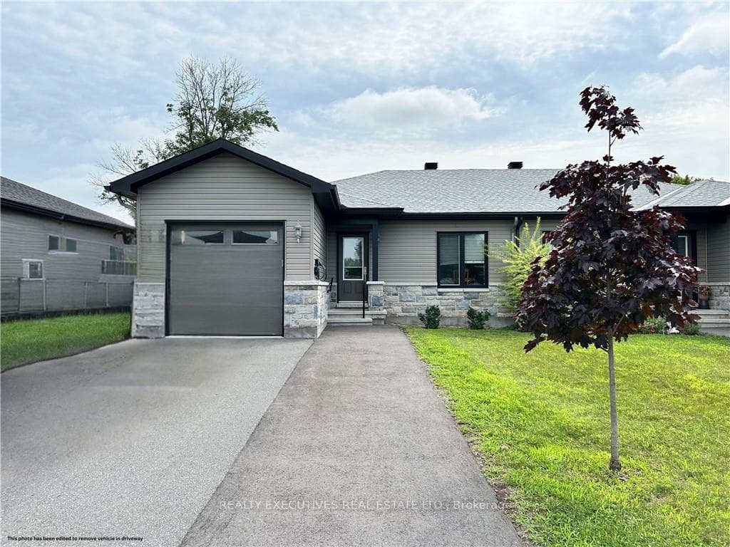 471 LANCASTER Lane photo 1