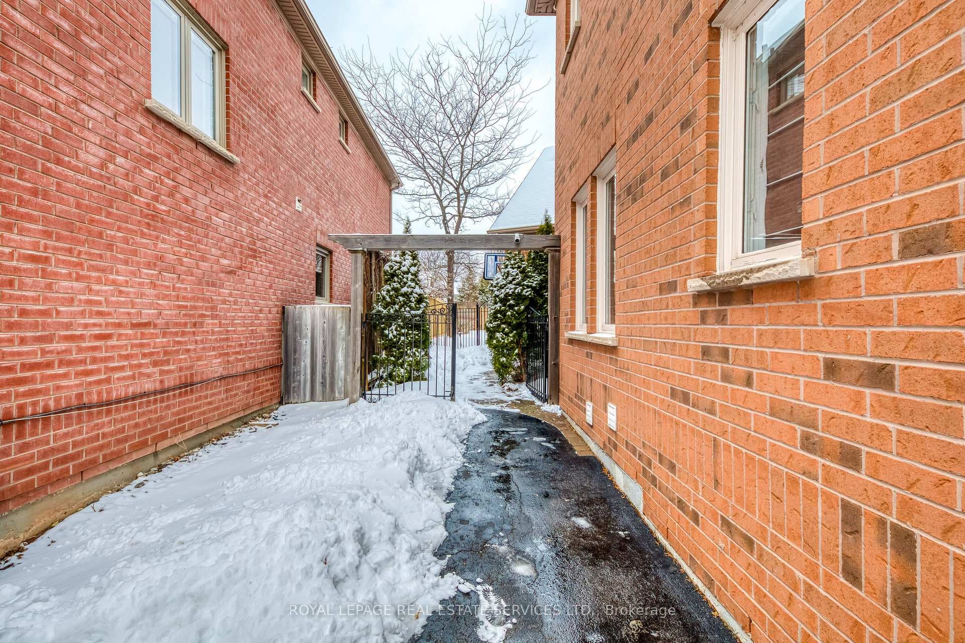 223 Lexington Road photo 35