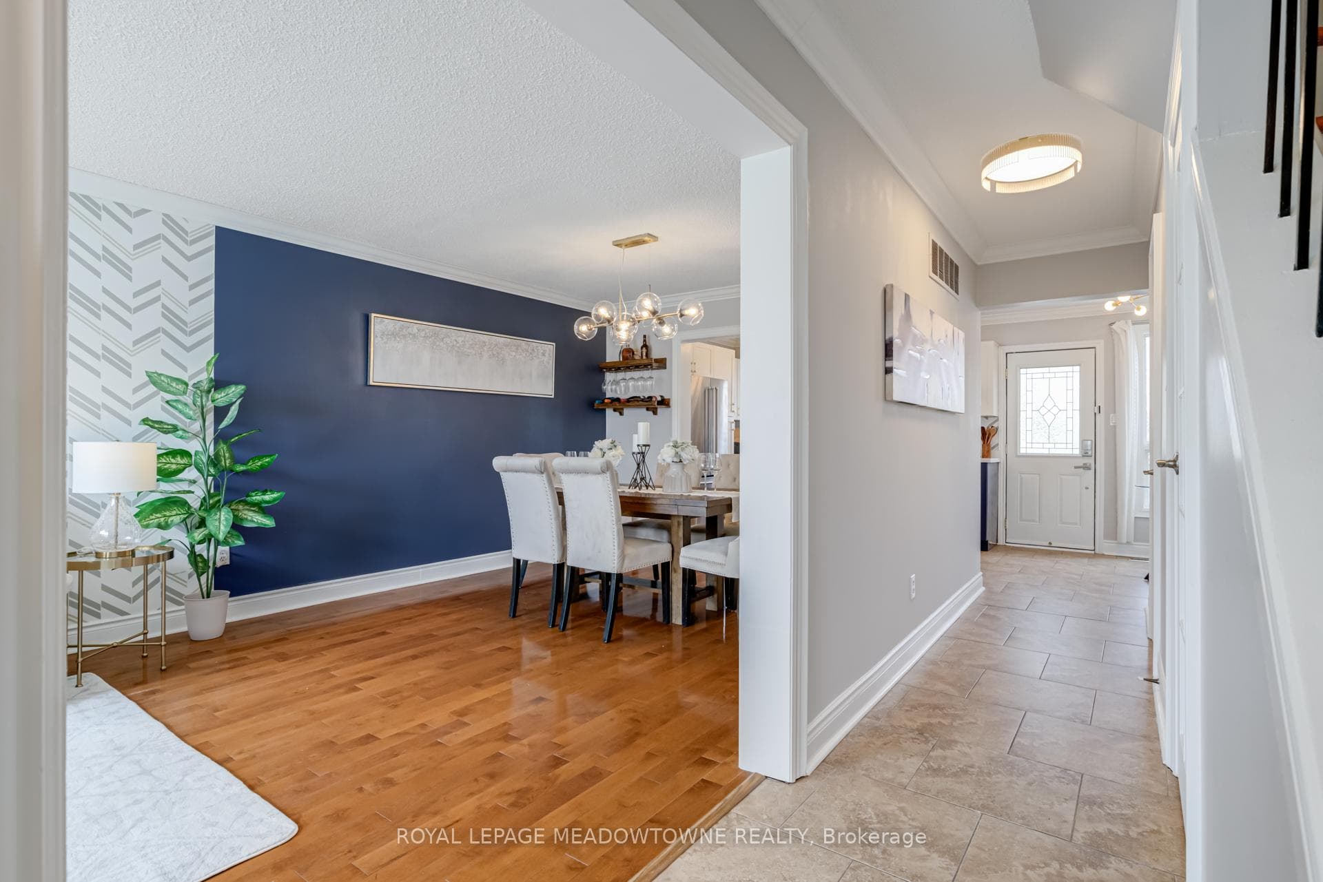 92 Morley Crescent photo 4