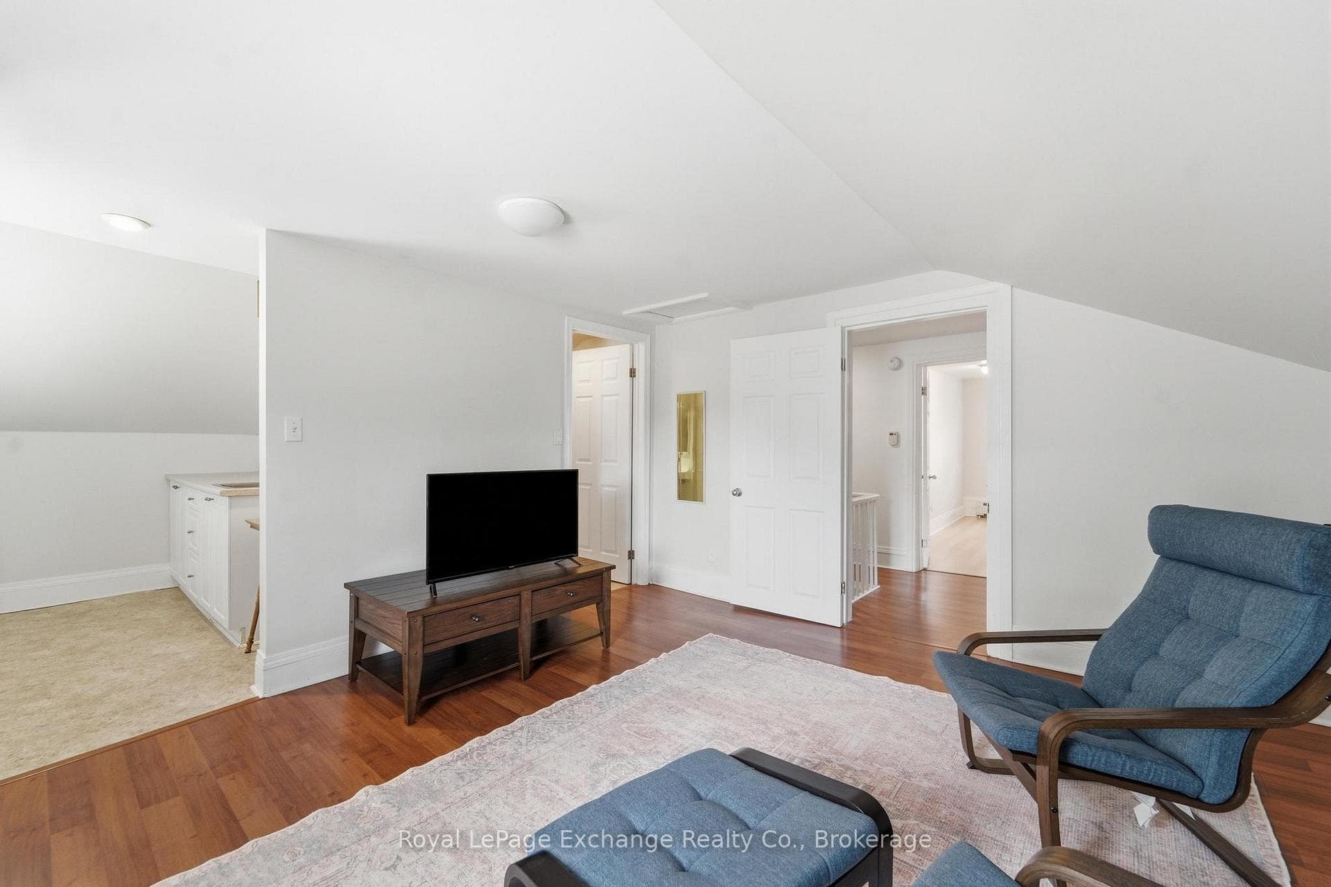 544 Queen Street photo 30