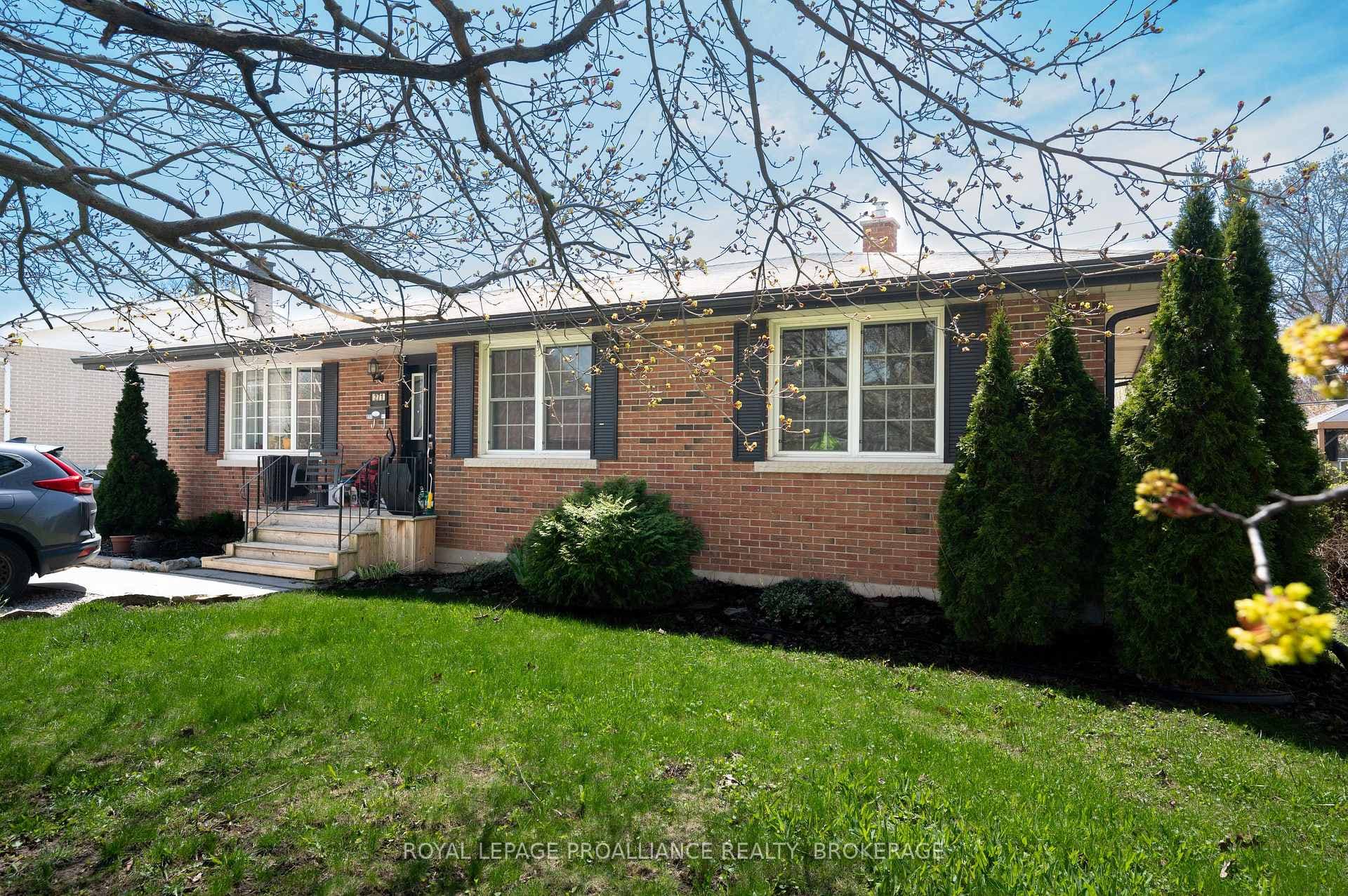 271 Chelsea Road photo 3
