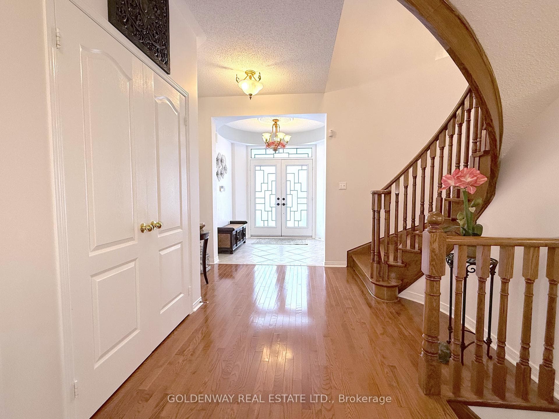 10 Bertram Earnshaw Drive photo 4