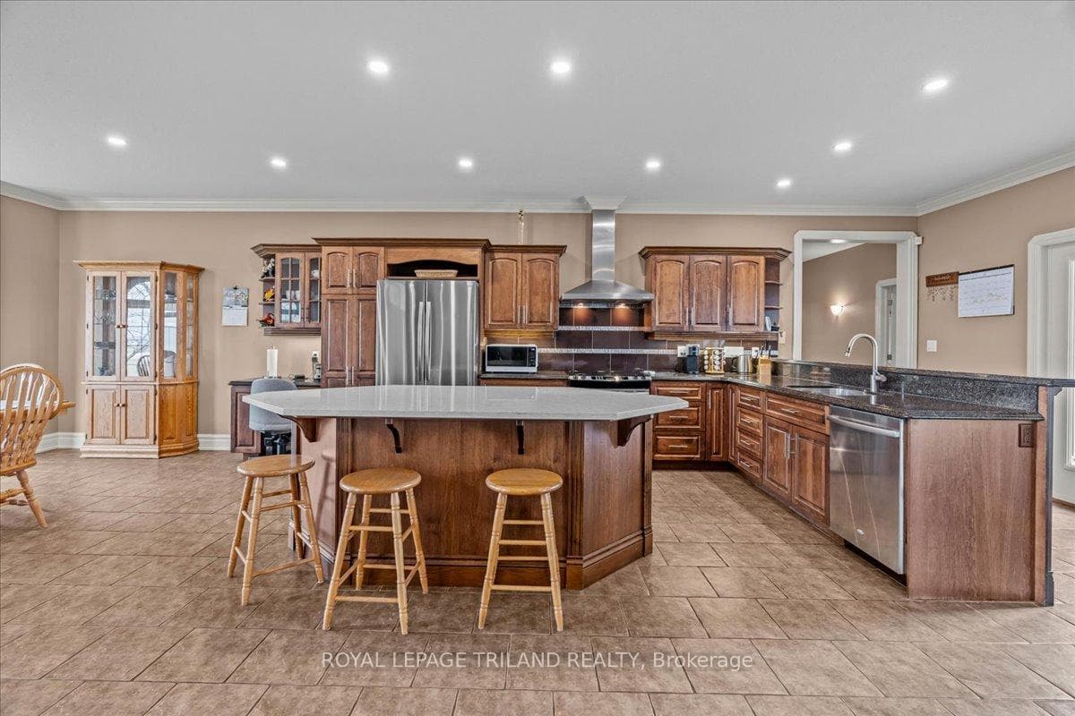 9416 Hickory Drive photo 8