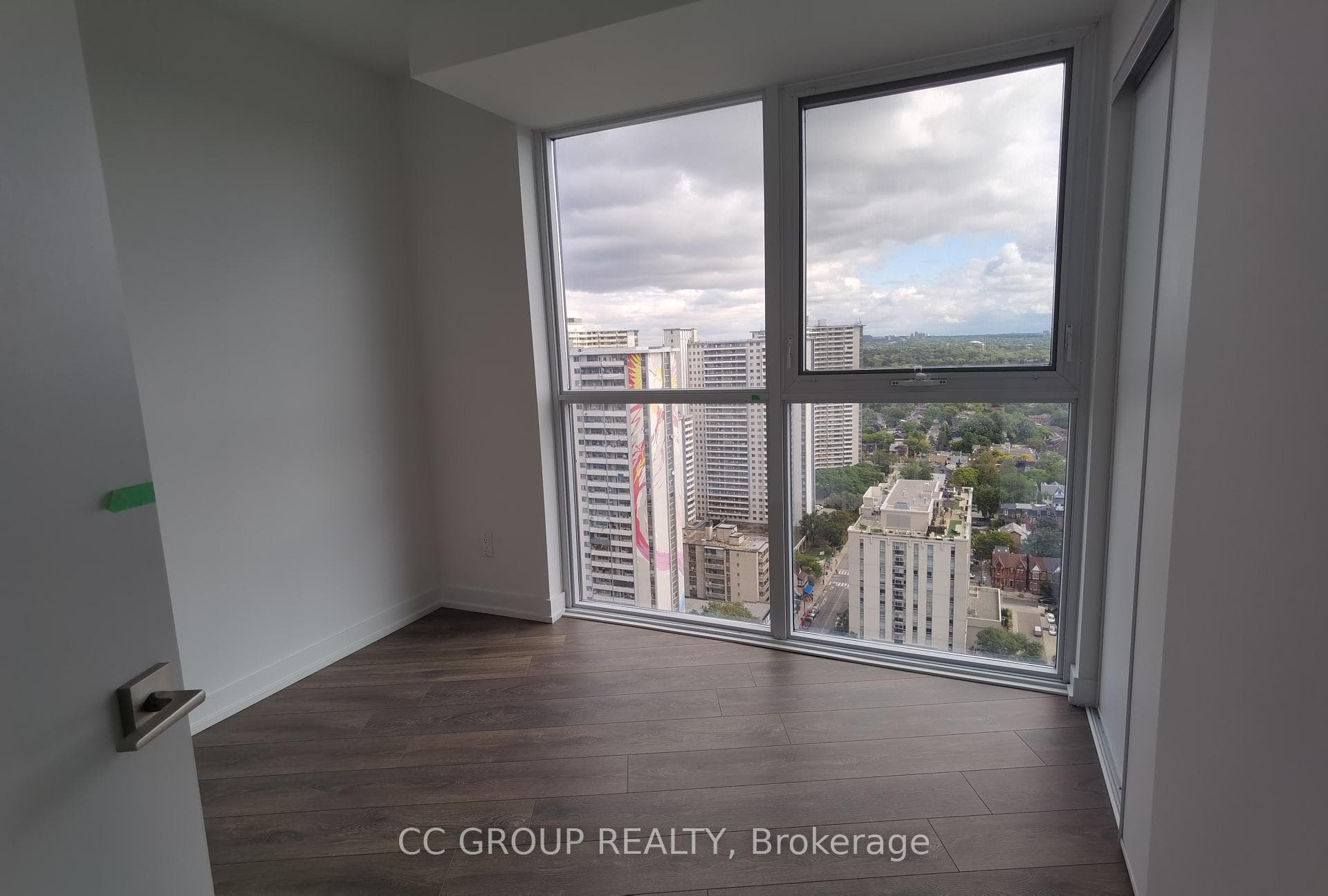 159 Wellesley Street Unit 2604 photo 6