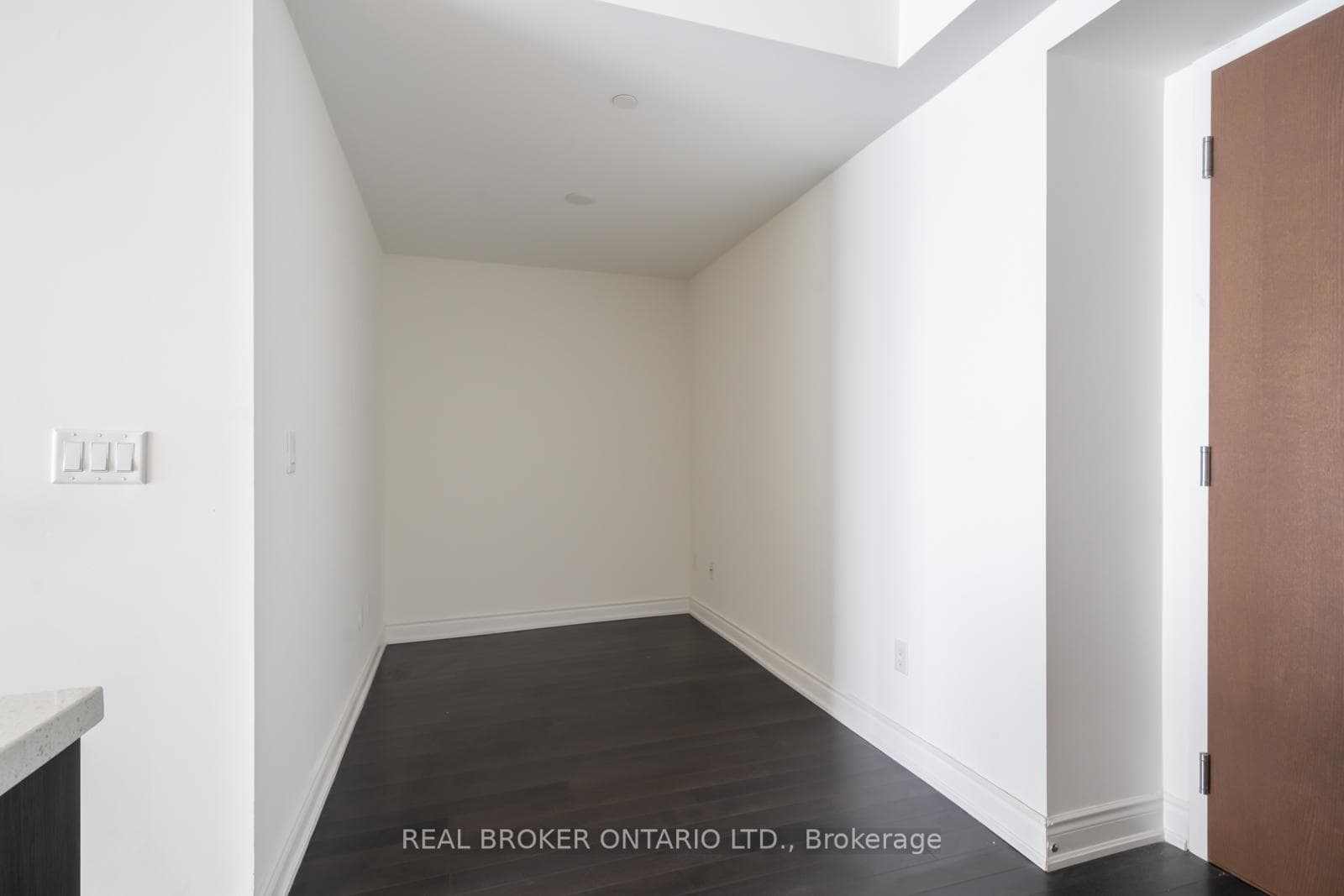 388 Yonge Street Unit 6204 photo 5