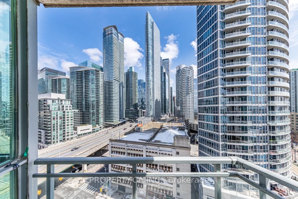 228 Queens Quay Unit 1602 photo 14