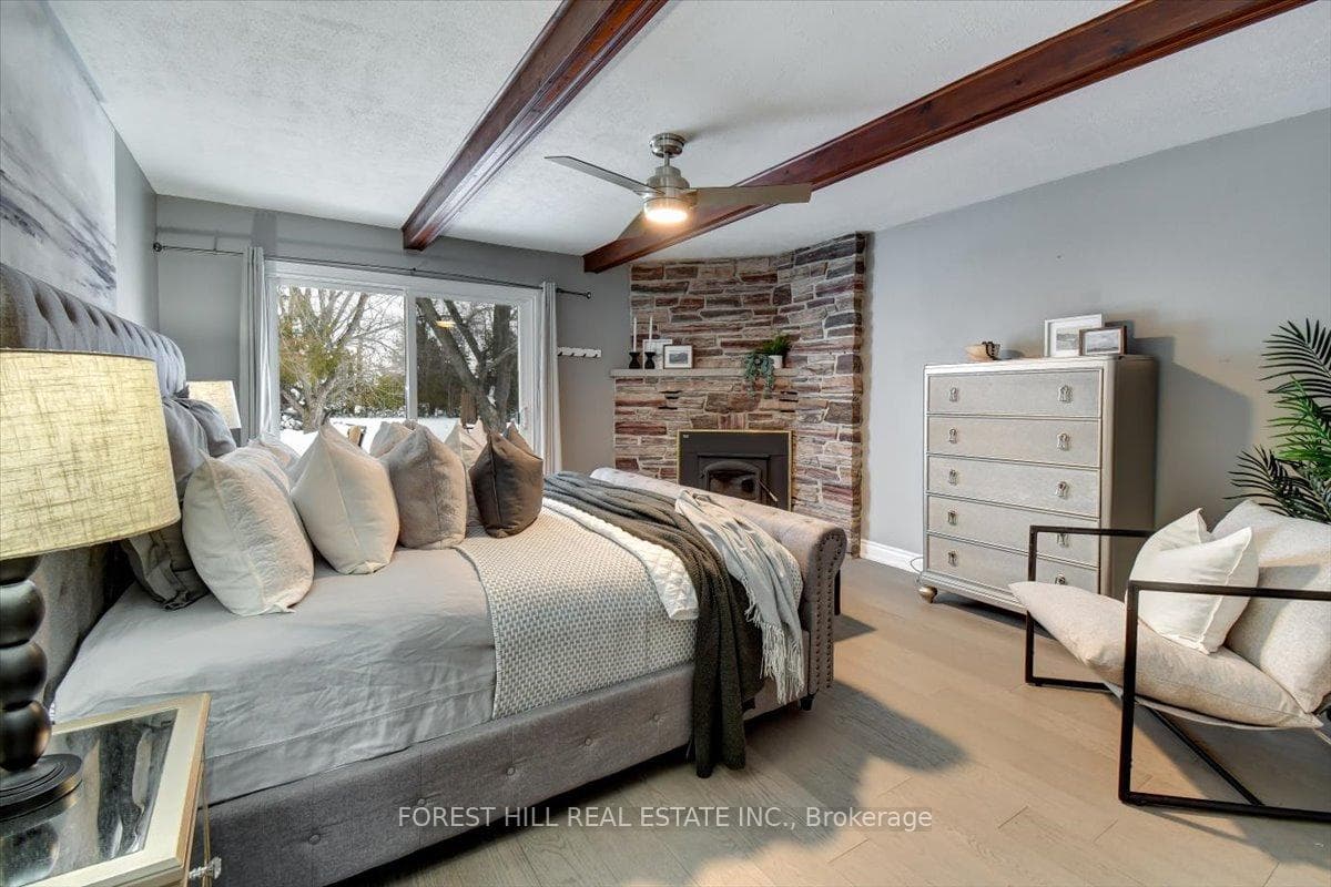 1143 Connaught Drive photo 13