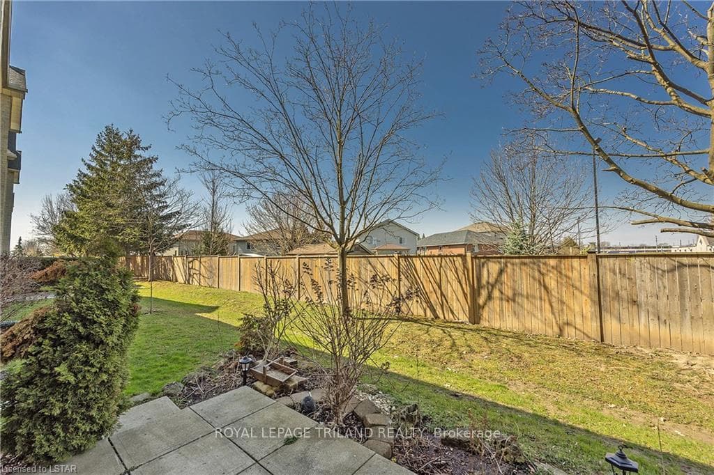733 DEVERON Crescent Unit 107 photo 39