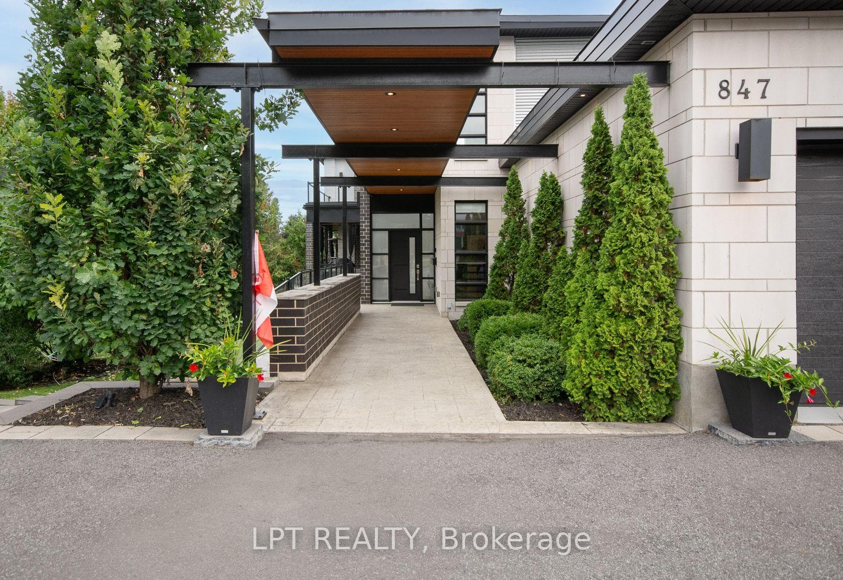 847 Walkley Road photo 5