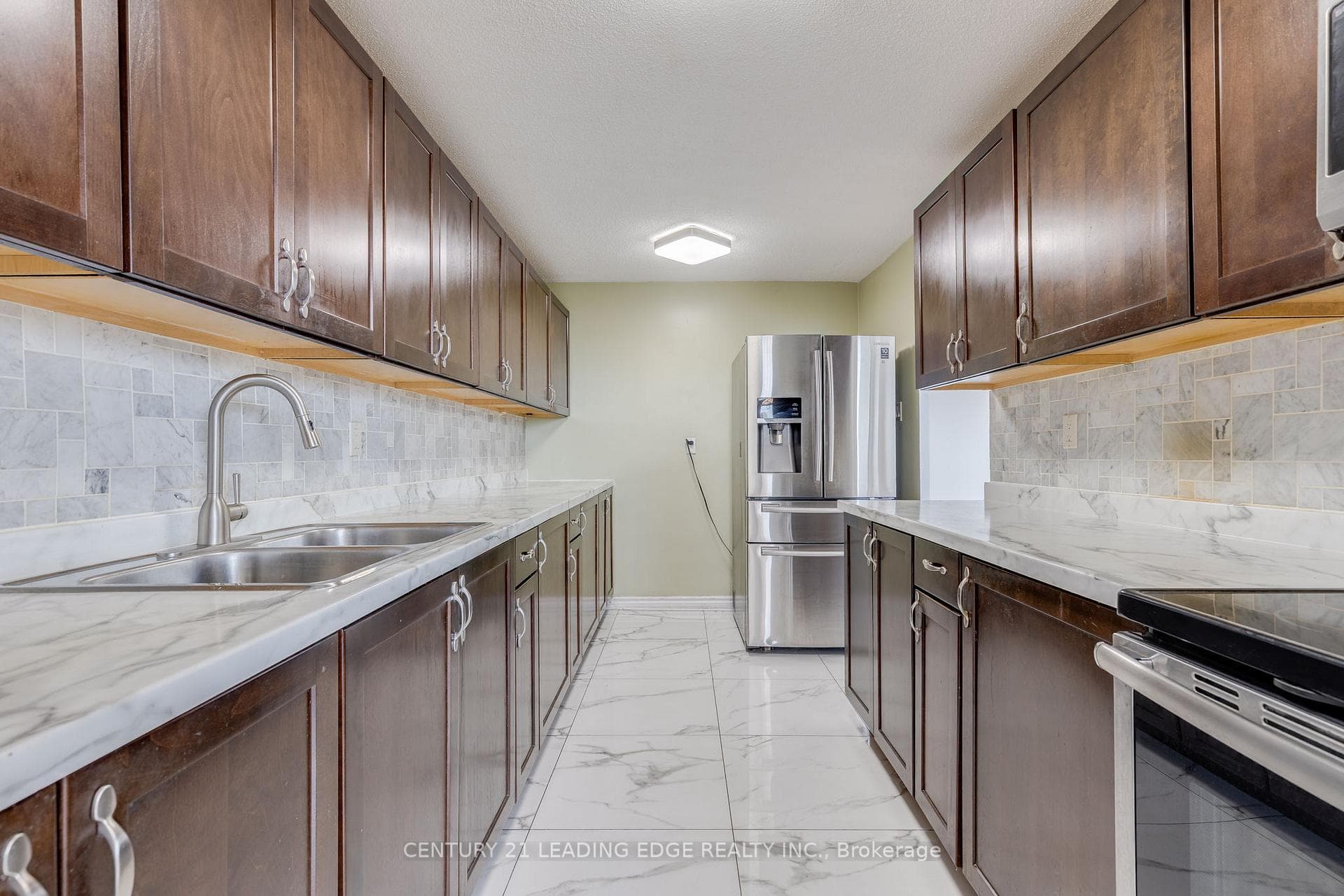 270 Palmdale Drive Unit 1704 photo 4