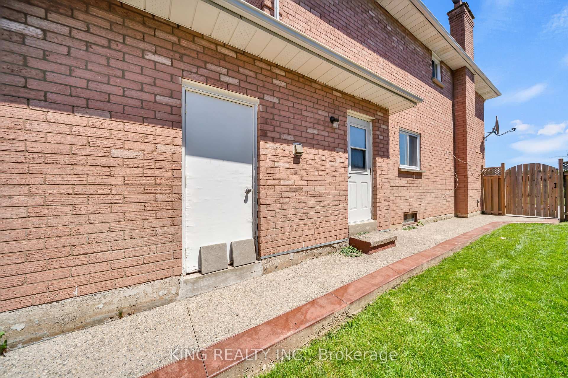 2606 Ambercroft Trail photo 4