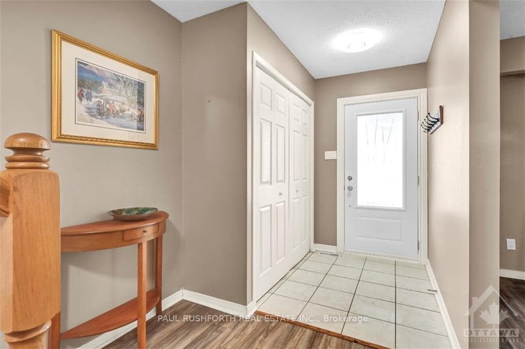 79 HOBART Crescent photo 3