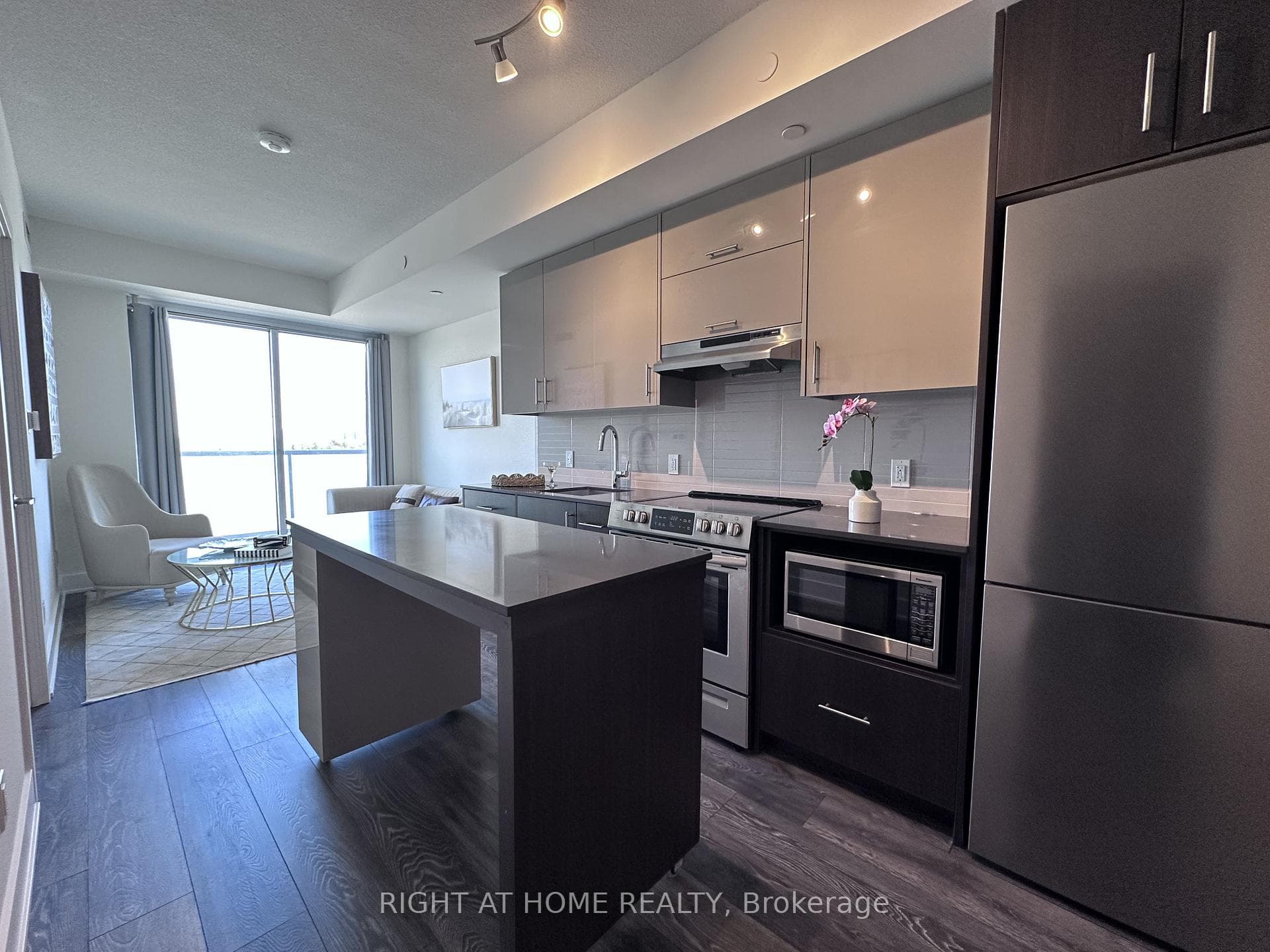 188 Fairview Mall Drive Unit 720 photo 5