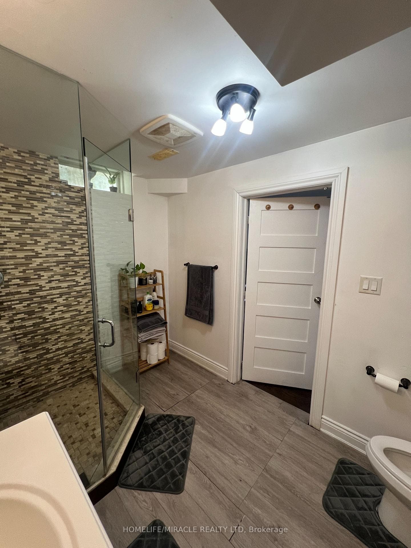 53 Hiberton Crescent photo 21